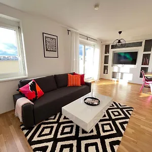 Penthouse Near Station With Free Parking Wien
